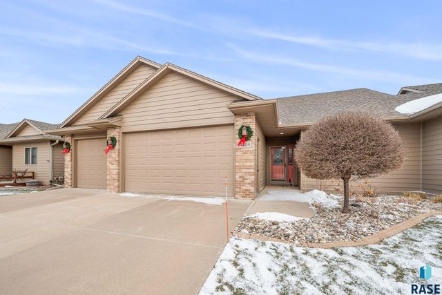 4504 E Kearney Pl Place, Sioux Falls, SD 57110