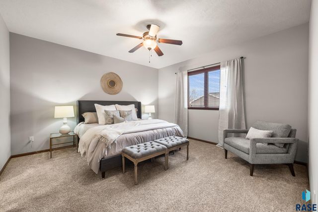 4504 E Kearney Pl Place, Sioux Falls, SD 57110