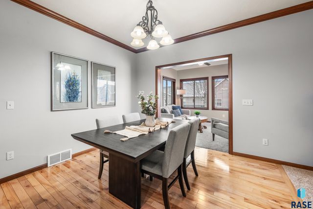 4504 E Kearney Pl Place, Sioux Falls, SD 57110