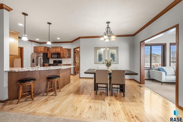 4504 E Kearney Pl Place, Sioux Falls, SD 57110