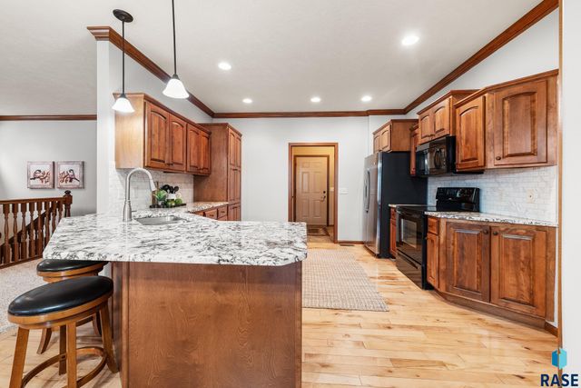 4504 E Kearney Pl Place, Sioux Falls, SD 57110