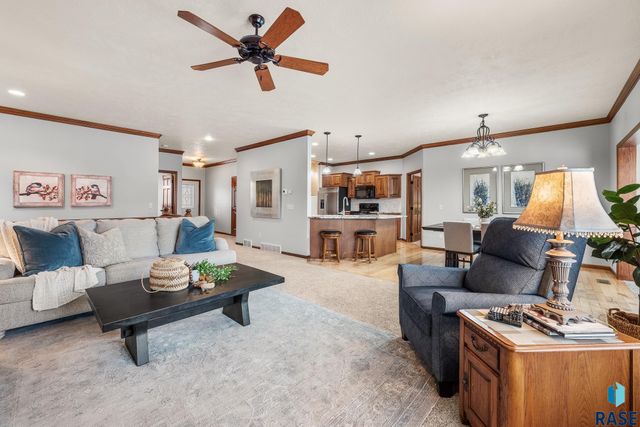 4504 E Kearney Pl Place, Sioux Falls, SD 57110