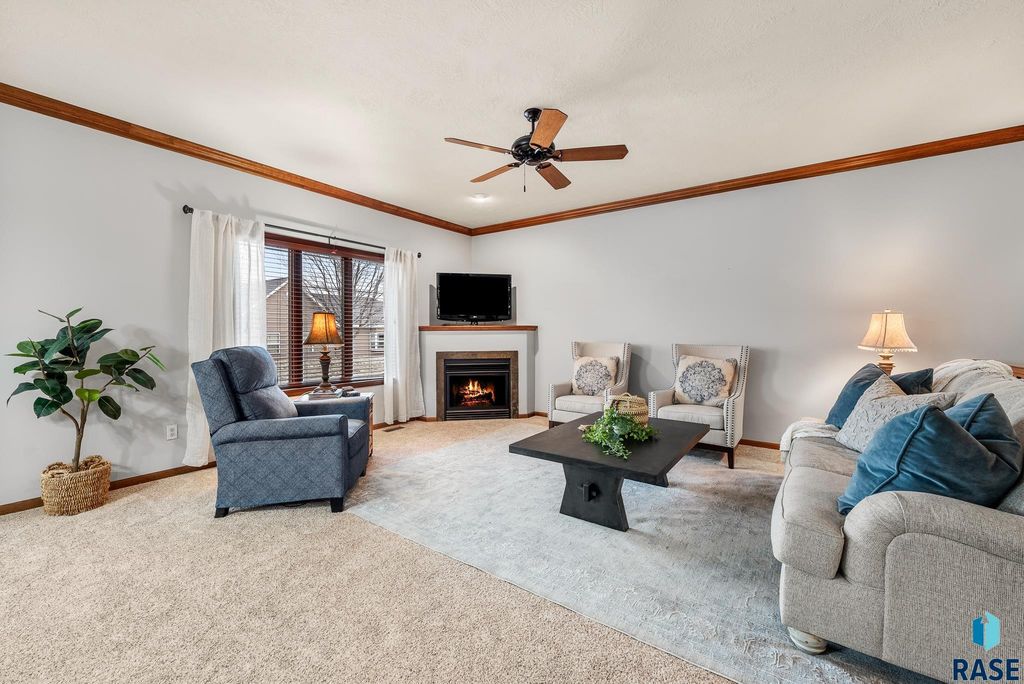 4504 E Kearney Pl Place, Sioux Falls, SD 57110