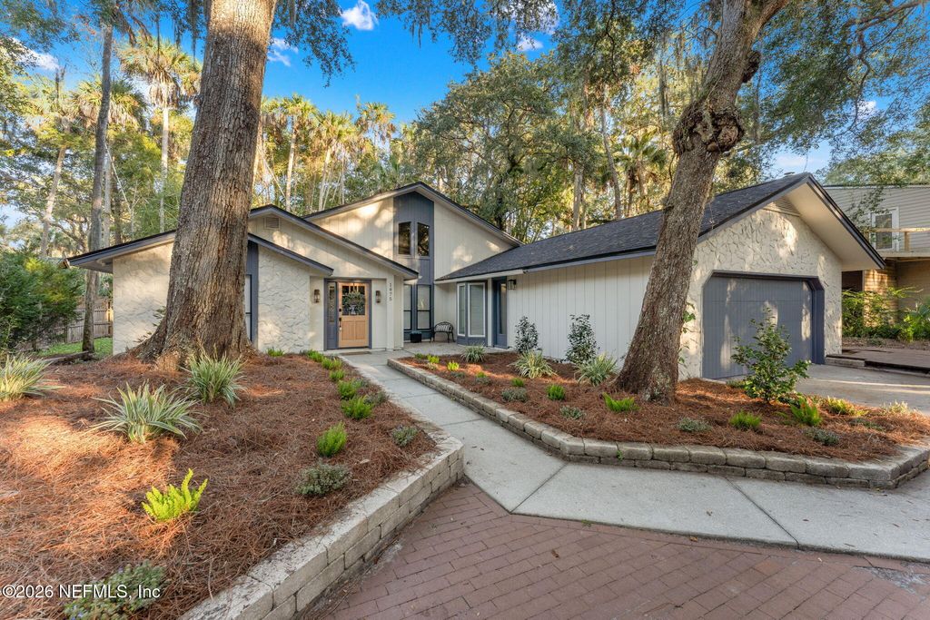 1875 LIVE OAK Lane, Atlantic Beach, FL 32233