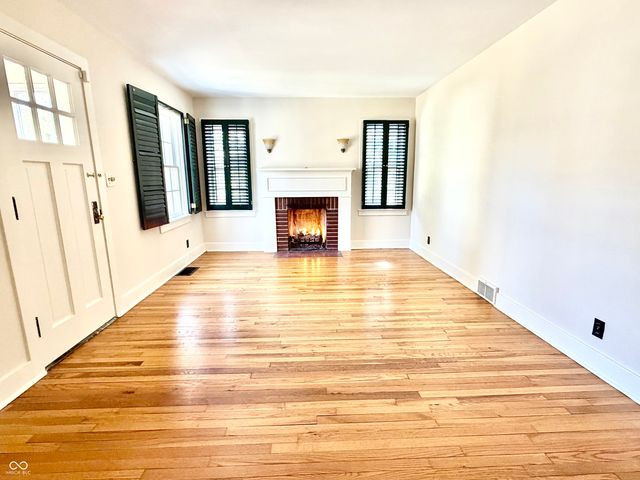 280 S 9th Street, Zionsville, IN 46077