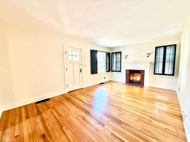 280 S 9th Street, Zionsville, IN 46077