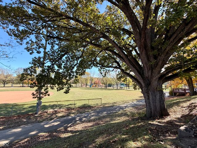 280 S 9th Street, Zionsville, IN 46077