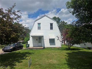 1725 E 290 Street E, Wickliffe, OH 44092