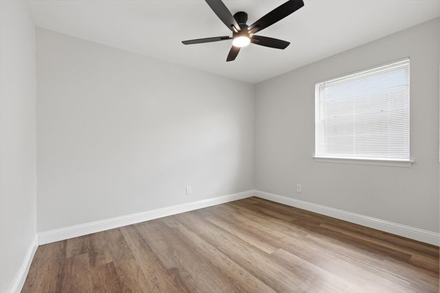 306 Baron Place, Grand Prairie, TX 75051