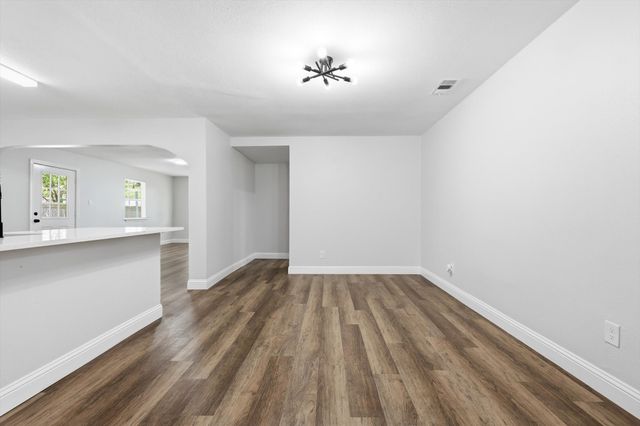 306 Baron Place, Grand Prairie, TX 75051