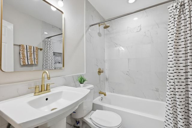 306 Baron Place, Grand Prairie, TX 75051