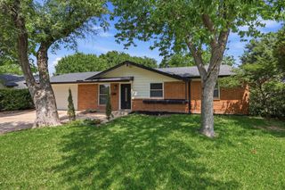 306 Baron Place, Grand Prairie, TX 75051