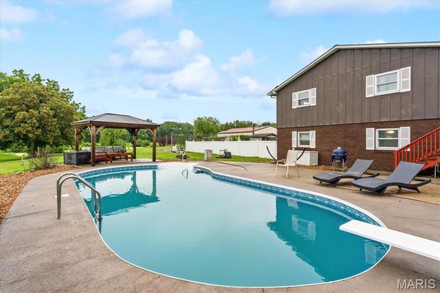 7853 W Kirsch Road, Troy, IL 62294
