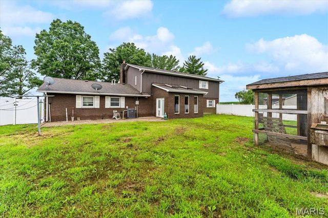 7853 W Kirsch Road, Troy, IL 62294