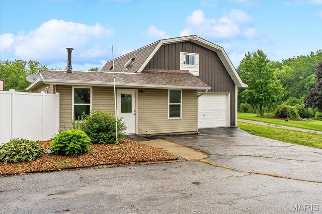 7853 W Kirsch Road, Troy, IL 62294