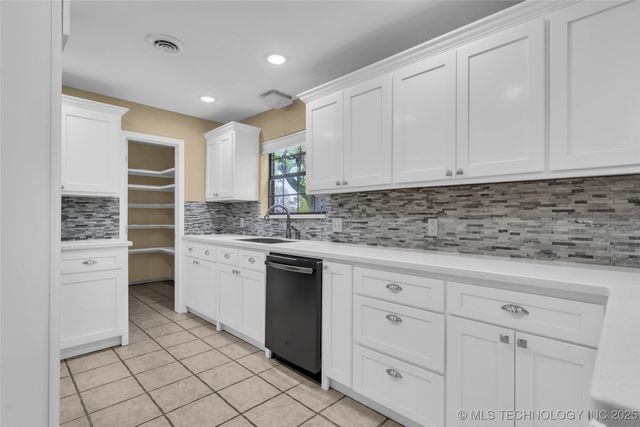 2400 Woodleaf Court, Ardmore, OK 73401