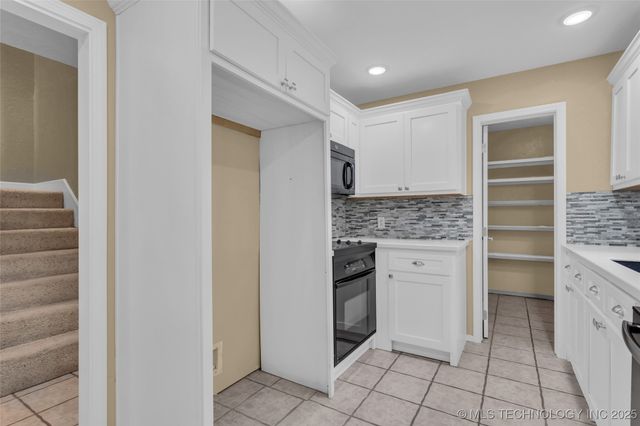 2400 Woodleaf Court, Ardmore, OK 73401