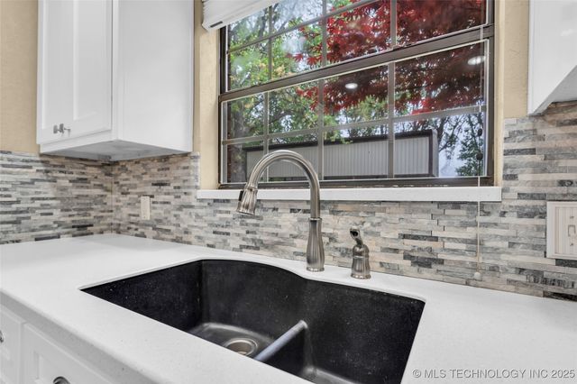 2400 Woodleaf Court, Ardmore, OK 73401