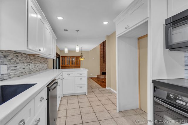 2400 Woodleaf Court, Ardmore, OK 73401