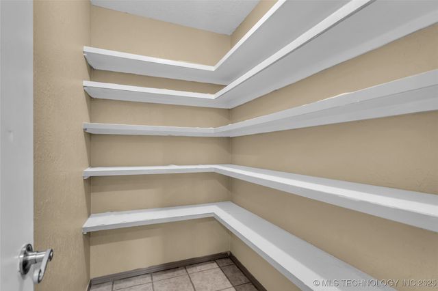 2400 Woodleaf Court, Ardmore, OK 73401