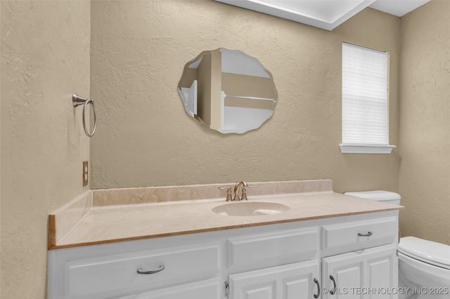 2400 Woodleaf Court, Ardmore, OK 73401