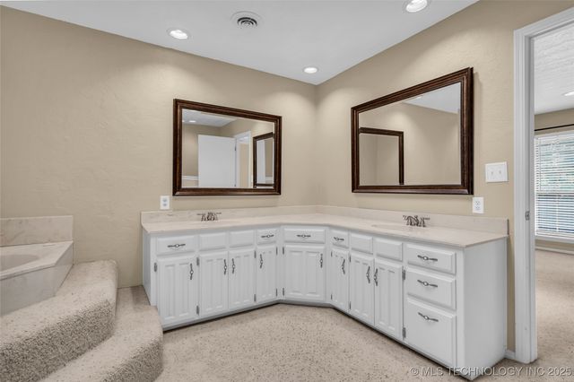 2400 Woodleaf Court, Ardmore, OK 73401