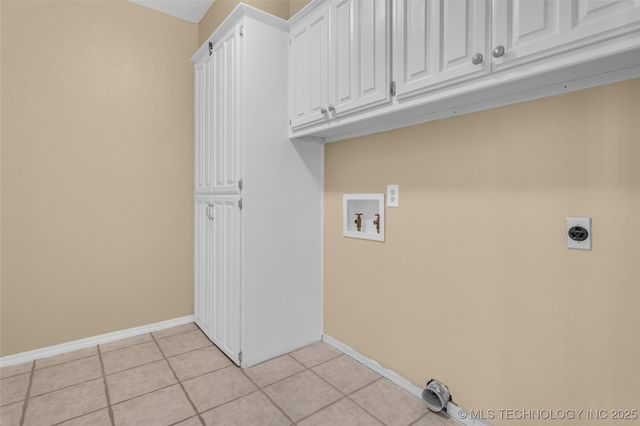 2400 Woodleaf Court, Ardmore, OK 73401