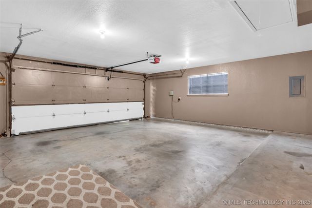 2400 Woodleaf Court, Ardmore, OK 73401