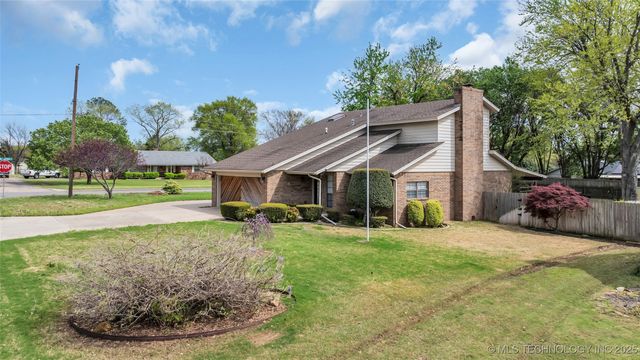 2400 Woodleaf Court, Ardmore, OK 73401