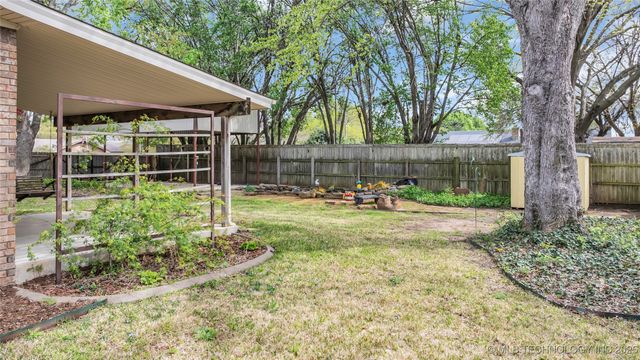 2400 Woodleaf Court, Ardmore, OK 73401
