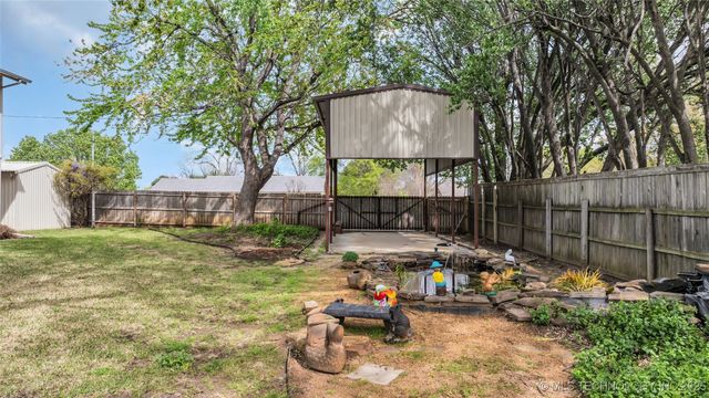 2400 Woodleaf Court, Ardmore, OK 73401