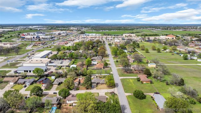 2400 Woodleaf Court, Ardmore, OK 73401