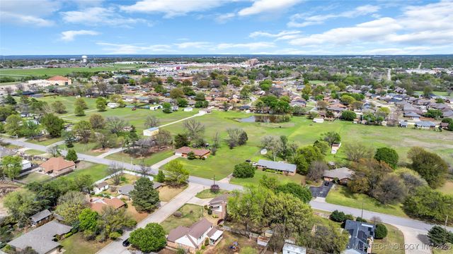 2400 Woodleaf Court, Ardmore, OK 73401