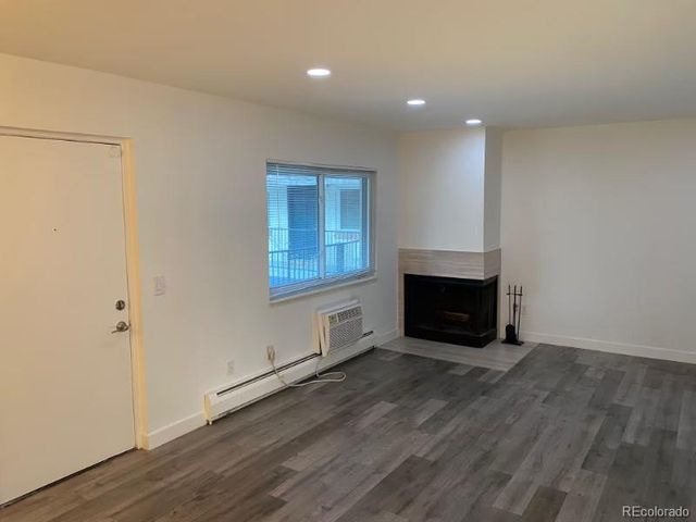 2225 S Jasmine Street 302, Denver, CO 80222