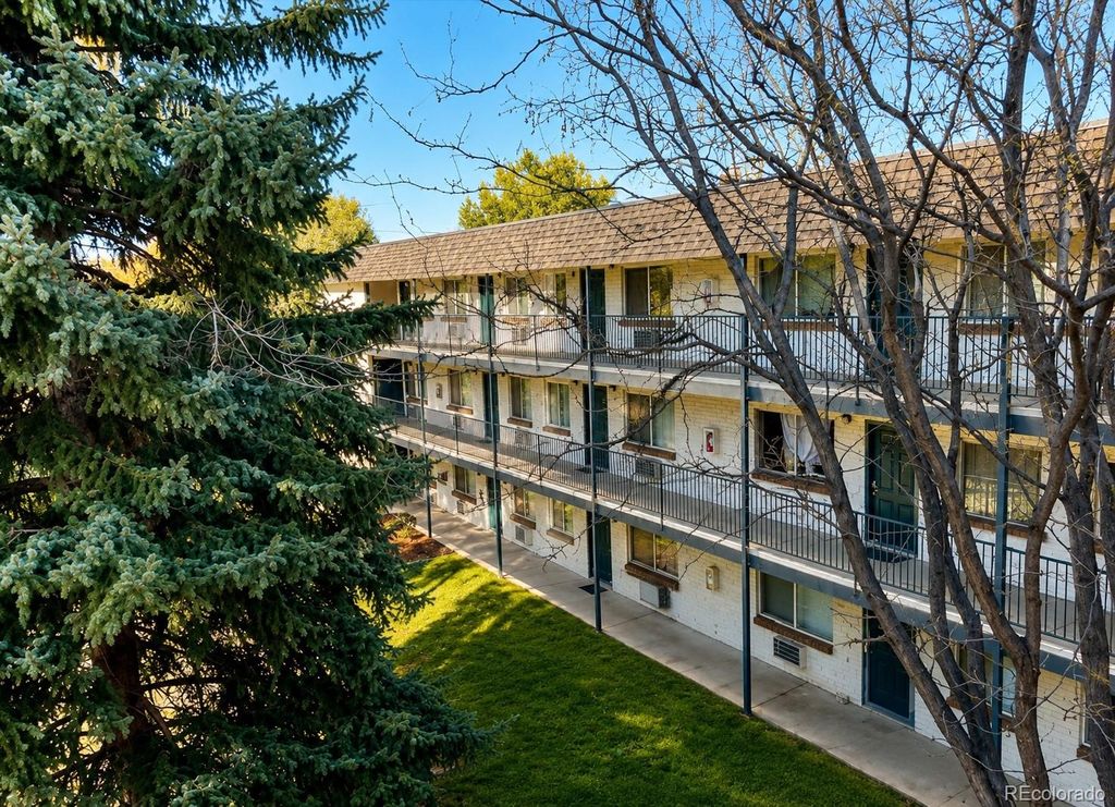 2225 S Jasmine Street 302, Denver, CO 80222