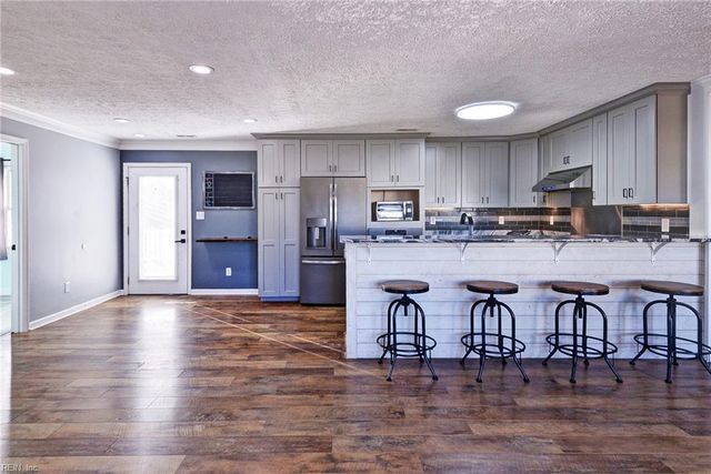 18 Ridge RD, Poquoson, VA 23662
