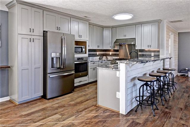 18 Ridge RD, Poquoson, VA 23662
