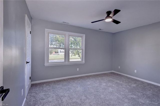 18 Ridge RD, Poquoson, VA 23662