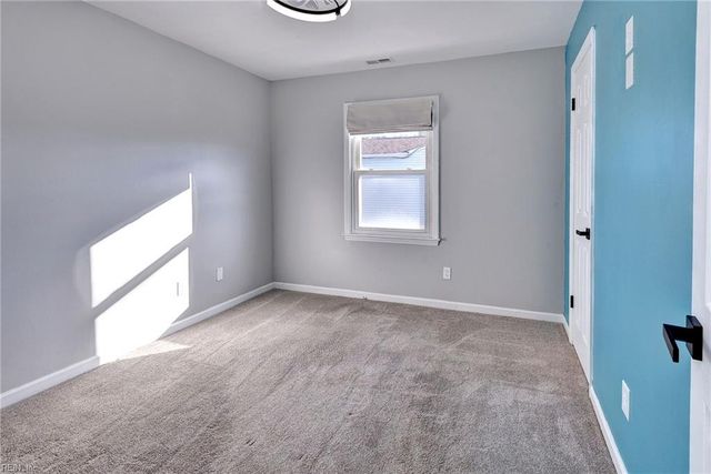 18 Ridge RD, Poquoson, VA 23662