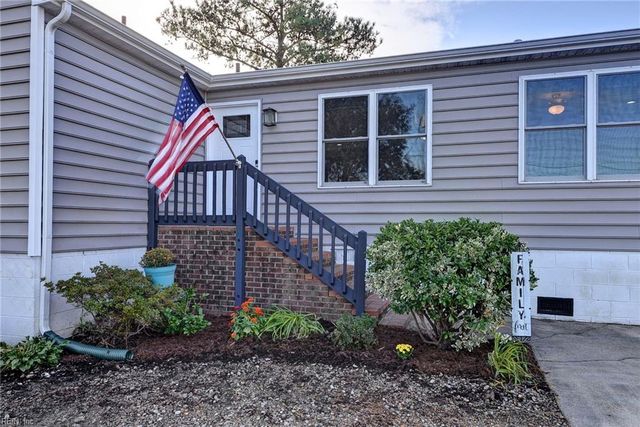 18 Ridge RD, Poquoson, VA 23662