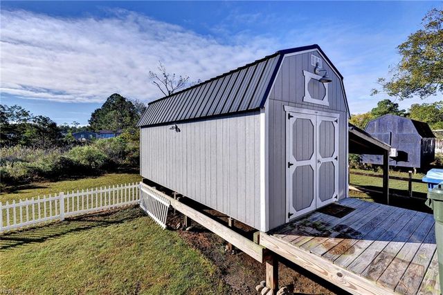 18 Ridge RD, Poquoson, VA 23662