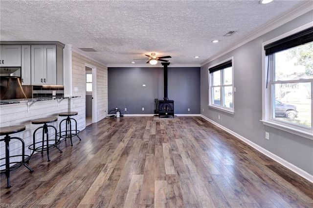 18 Ridge RD, Poquoson, VA 23662