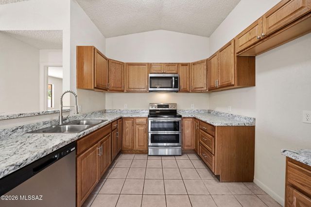 5960 S Birchwood Drive, Tucson, AZ 85746