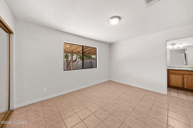 5960 S Birchwood Drive, Tucson, AZ 85746
