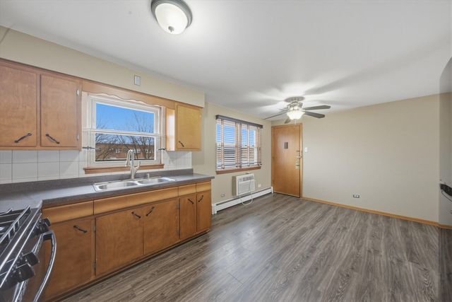 6925 W 64th Place 3F, Chicago, IL 60638