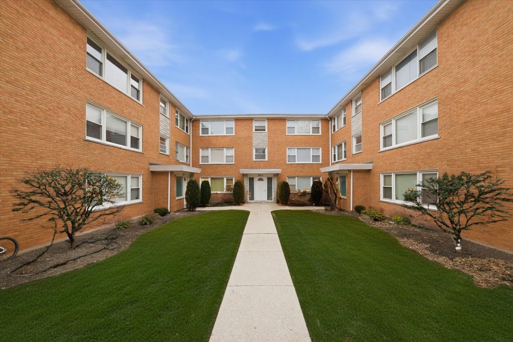 6925 W 64th Place 3F, Chicago, IL 60638