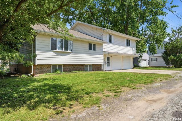1315 PRINCE Street, Pekin, IL 61554