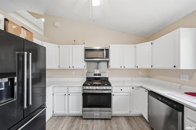 1315 PRINCE Street, Pekin, IL 61554