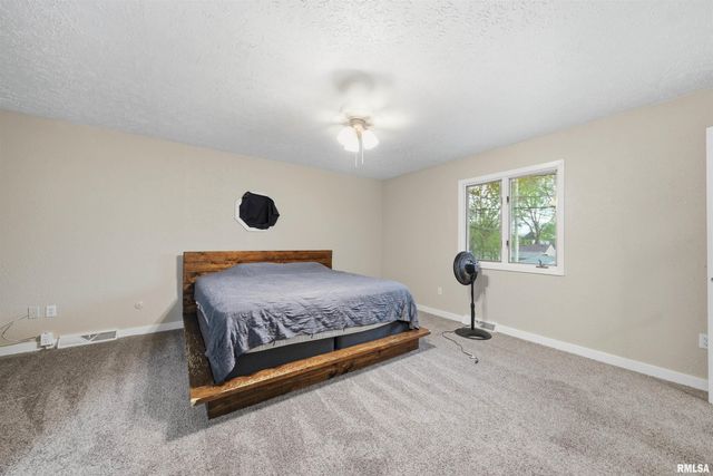 1315 PRINCE Street, Pekin, IL 61554