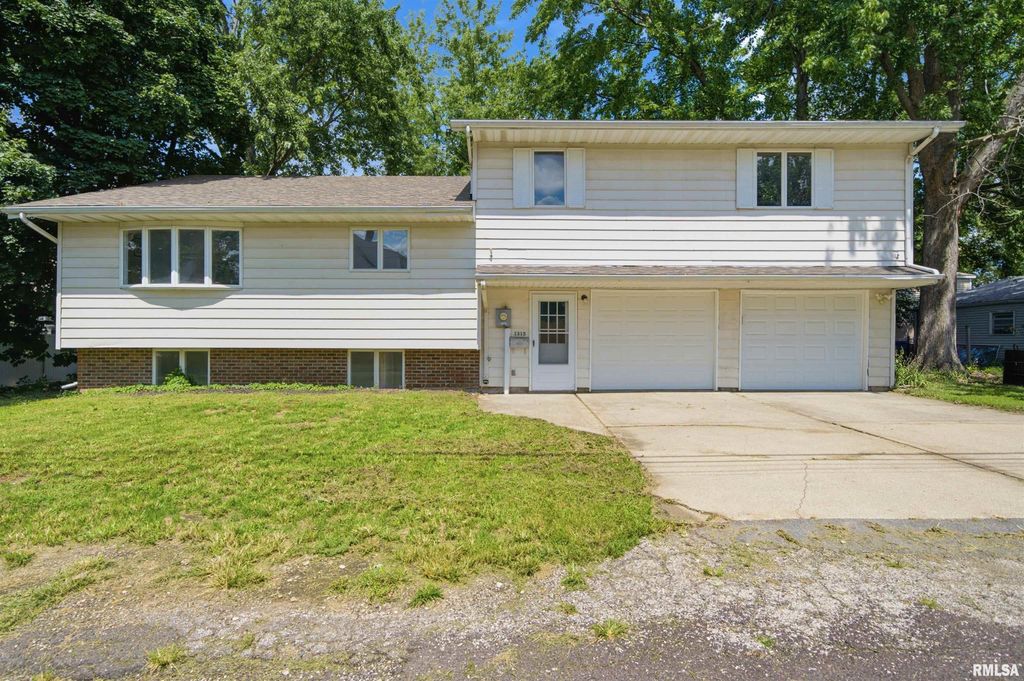 1315 PRINCE Street, Pekin, IL 61554